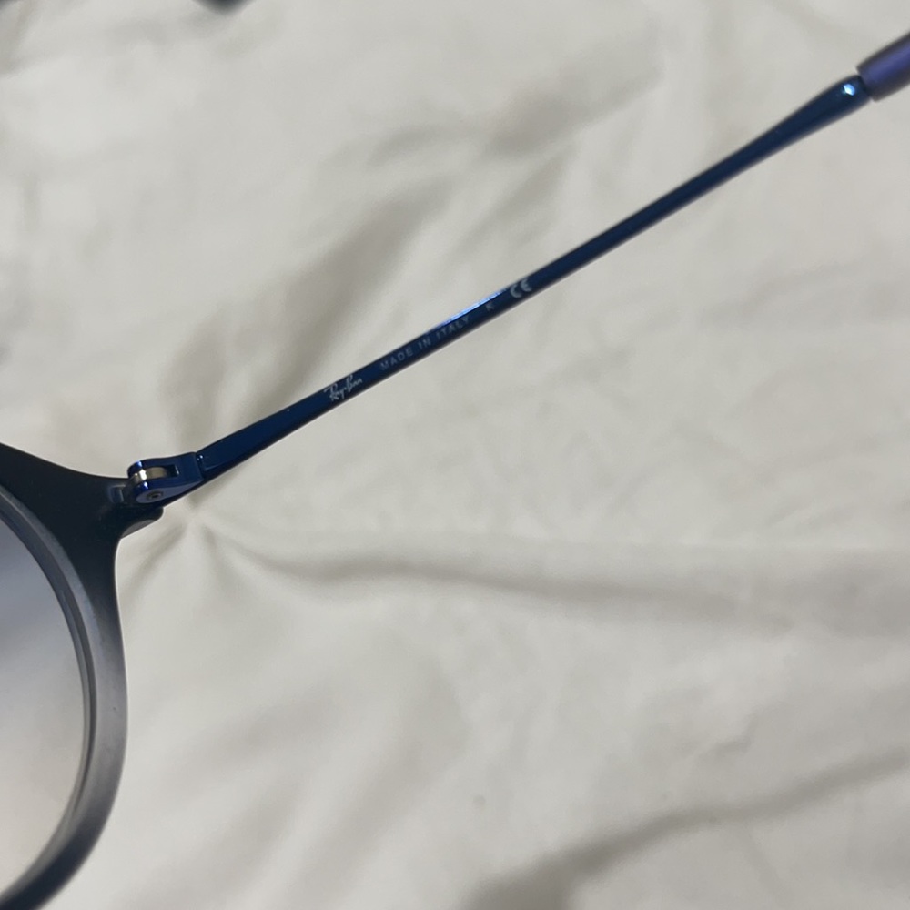 💙Sunglasses
Ray-Ban
RB-4243 - 6225/19 - Picture 10 of 15